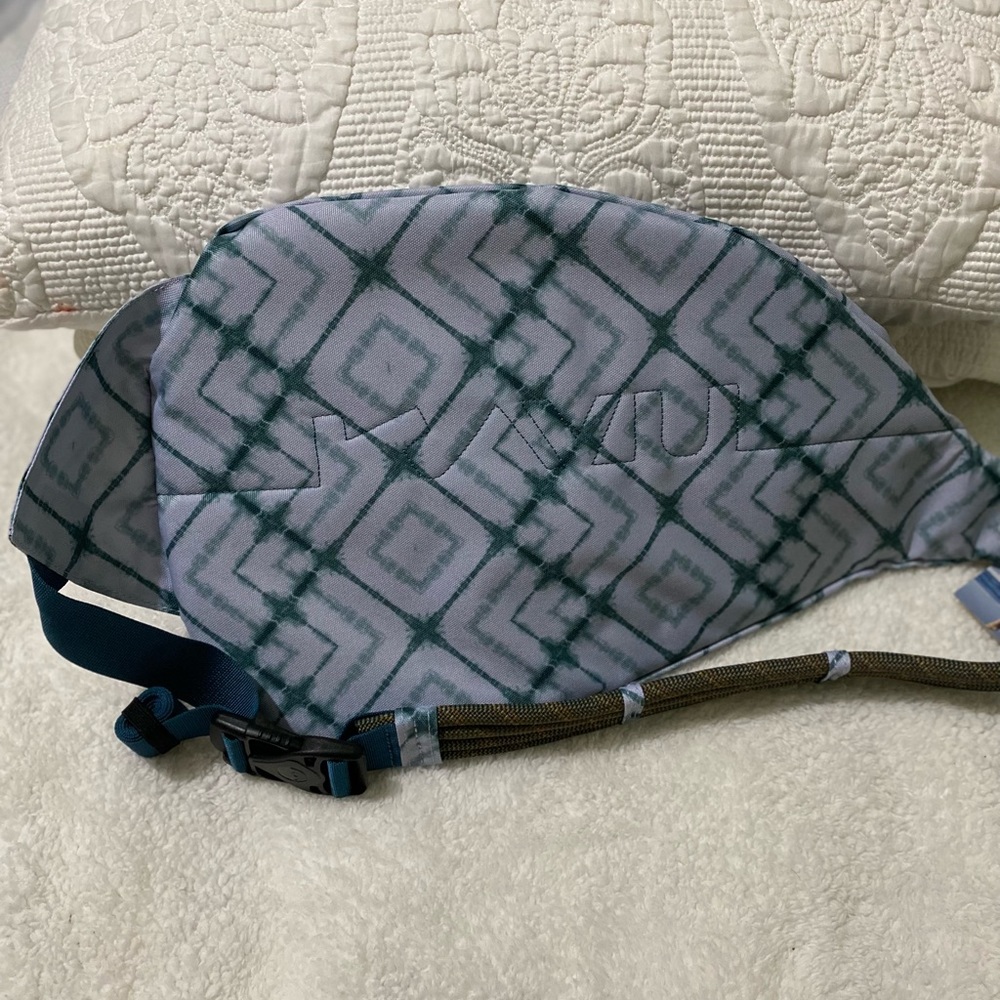 Sold New KAVU Rope Sling Bag Crossbody Backpack 🎒Ocean Dye color Multi NWT - Picture 7 of 11